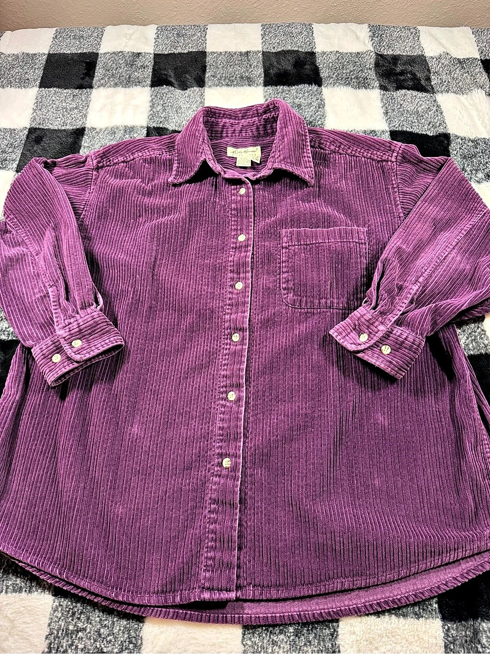 Vintage Eddie Bauer Wide Whale Corduroy Button Down in Purple XL/XG Petite. EUC